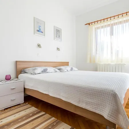 Apartmán With Parking Space Njivice, Krk - 20548 Njivice