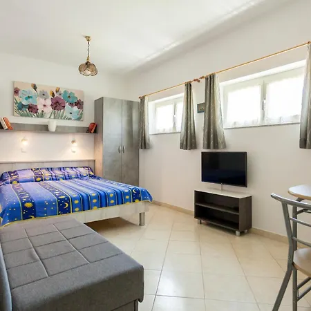 Apartment With Parking Space Njivice, Krk - 20548 *
