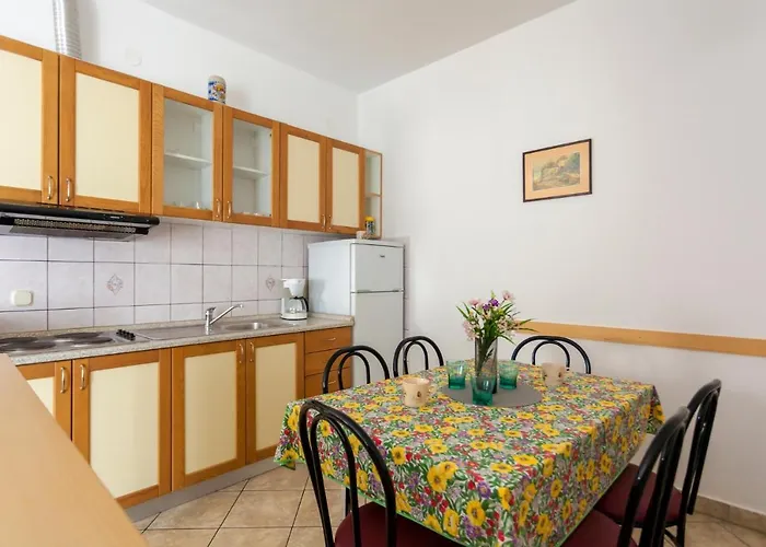 Apartament With Parking Space Njivice, Krk - 20548 *