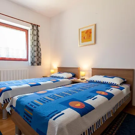 Apartman With Parking Space Njivice, Krk - 20548